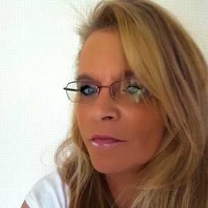 Meet your Posher, Claudia